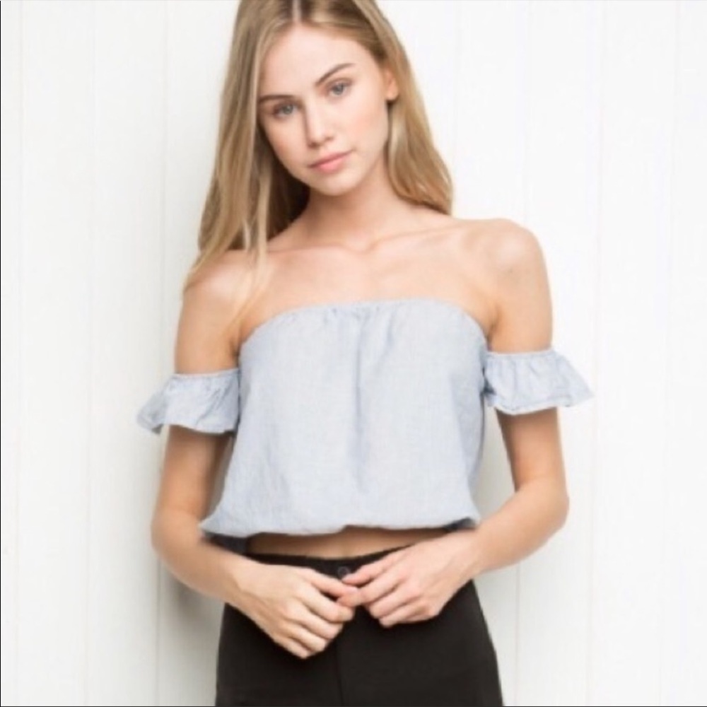 BRANDY MELVILLE off-the shoulder crop top